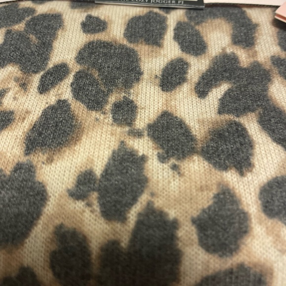 Victoria’s Secret cozy jogger, PJ - Picture 4 of 6